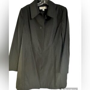 Valerie Stevens lined raincoat . Size L .